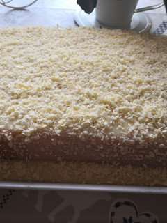 Una foto de Bizcocho de zanahoria con corbetura de chocolate blanco