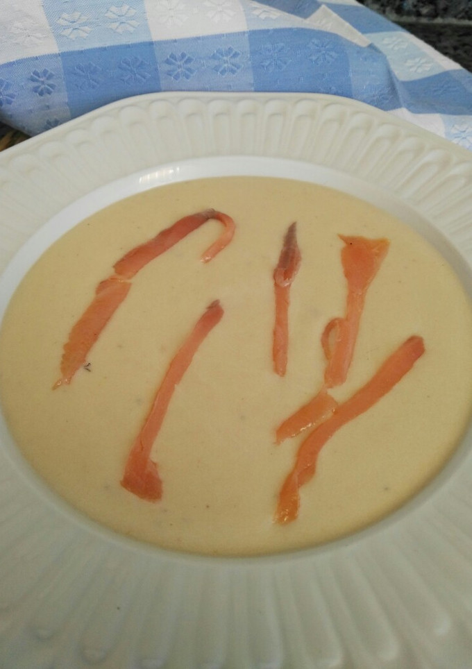 Una foto de Crema noruega con salmón ahumado