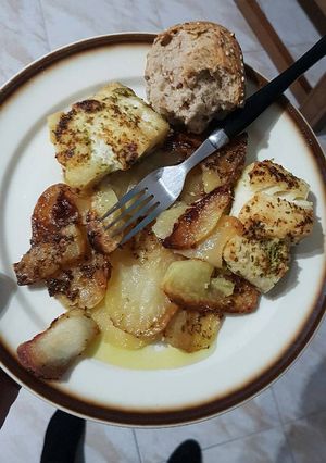Una foto de Bacalao al horno con salsa verde