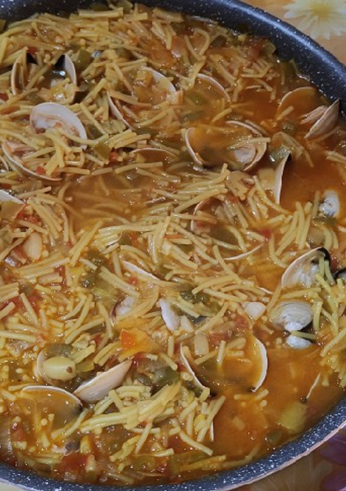 Una foto de Cazuela de fideos con almejas