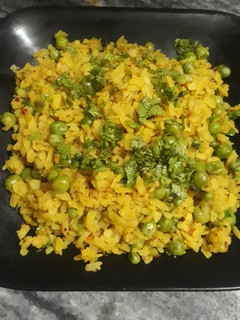 मटर पोहा(mater poha recipe in hindi) रेसिपी मुख्य फोटो