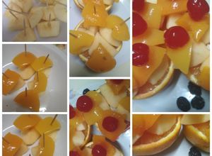 Una foto de Pinchos de fruta coloridos