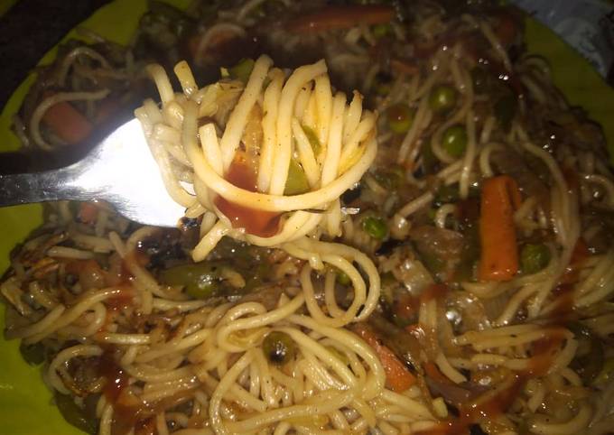 Veg Hakka Noodles