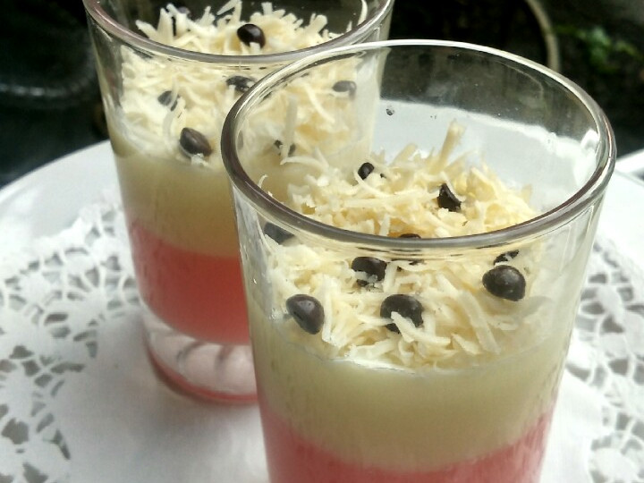 Bagaimana Menyiapkan Pudding Lapis Strawberry Vanilla Ekonomis Untuk Jualan