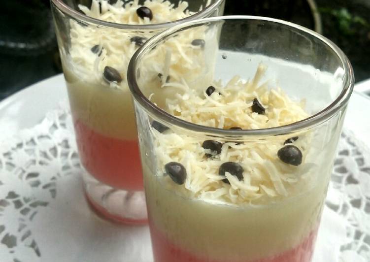 Langkah Mudah untuk Membuat Pudding Lapis Strawberry Vanilla Anti Gagal