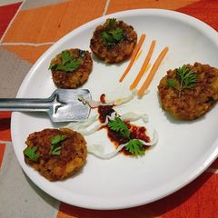 A picture of Mini Vegetable cutlet.