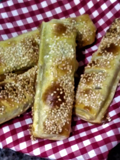 Una foto de Rollitos de Hojaldre con Queso🧀