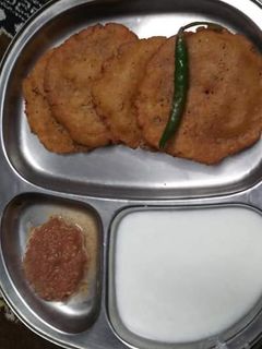 सिघाड़े या कुट्टू के आटे की कचौड़ी (singhare ya kuttu ke aate ki kachodi recipe in Hindi) रेसिपी मुख्य फोटो