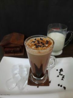 कोल्ड कॉफ़ी (cold coffee recipe in Hindi) रेसिपी मुख्य फोटो