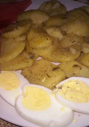 Una foto de Papas salteadas al ajillo