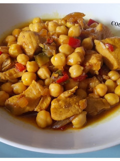 Una foto de Pollo al curry con garbanzos