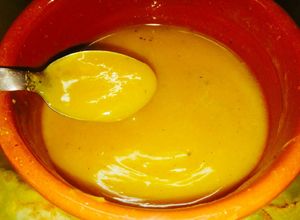 Una foto de Salsa de mostaza y miel