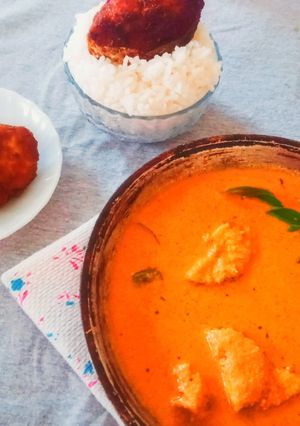 A picture of Seer Fish curry.