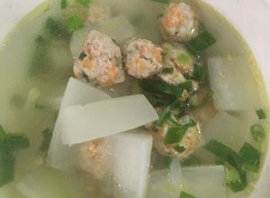 Hình của món Canh củ cải trắng thịt bằm viên.