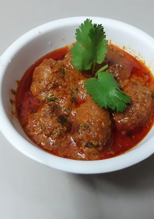 A picture of Kashmiri dum aloo.