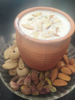બાસુંદી(Basundi Recipe in Gujarati) રેસીપી મુખ્ય ફોટો