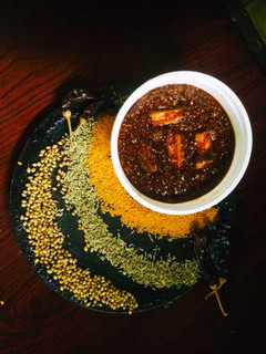 ગોળ કેરીનું અથાણું (Gol Keri Athanu Recipe In Gujarati) રેસીપી મુખ્ય ફોટો
