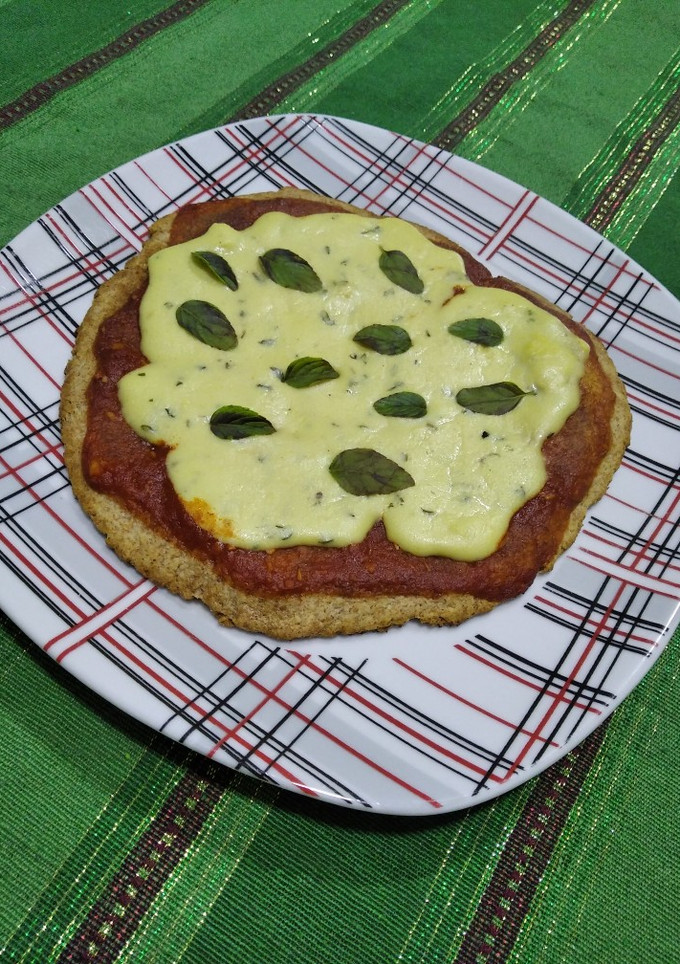 Una foto de Pizza vegana express al sartén - con quesito veg - 🍕🍕:)