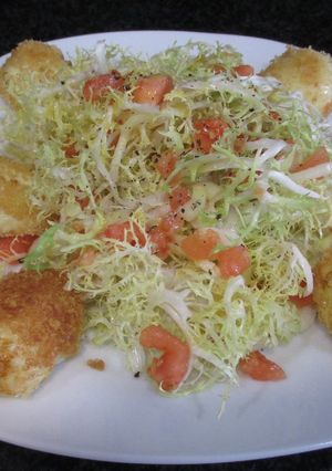 Foto principal de Huevos rebozados con ensalada de escarola