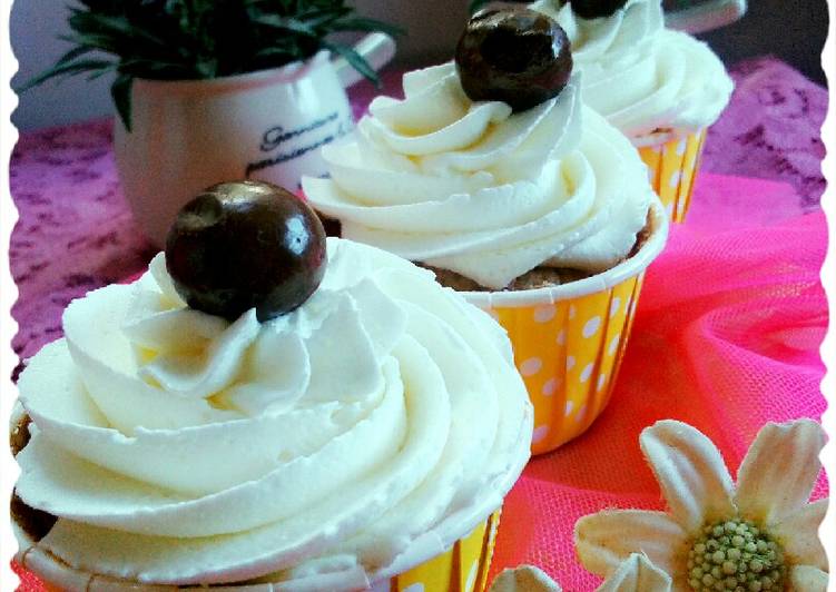 Chocolate hokkaido chiffon cupcake