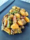 Gnocchi con asparagi, guanciale e porcini