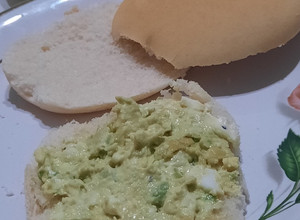 Una foto de La pastita salvadora (palta, huevo y queso crema)