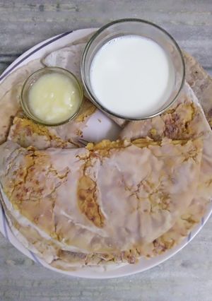 पुरणपोळी (puranpoli recipe in marathi) रेसिपी चे मुख्य फोटो 