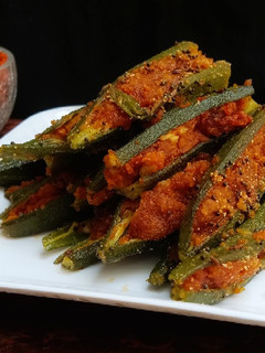 ભરેલા ભીંડા નું શાક (Bharela Bhinda Shak Recipe In Gujarati) રેસીપી મુખ્ય ફોટો