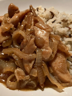 Una foto de Pollo con cebolla (洋蔥雞)