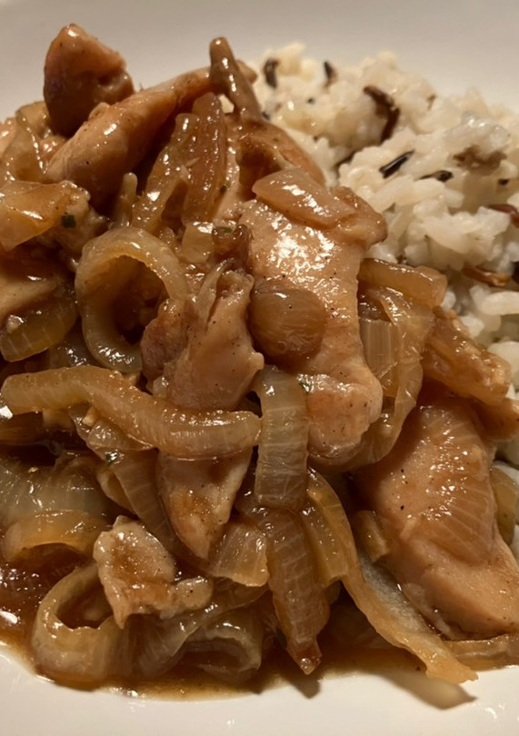 Una foto de Pollo con cebolla (洋蔥雞)