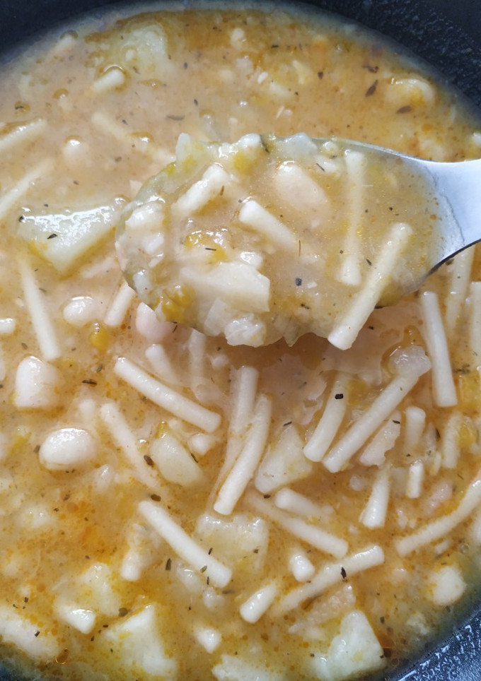 Una foto de Papas, judías y fideos