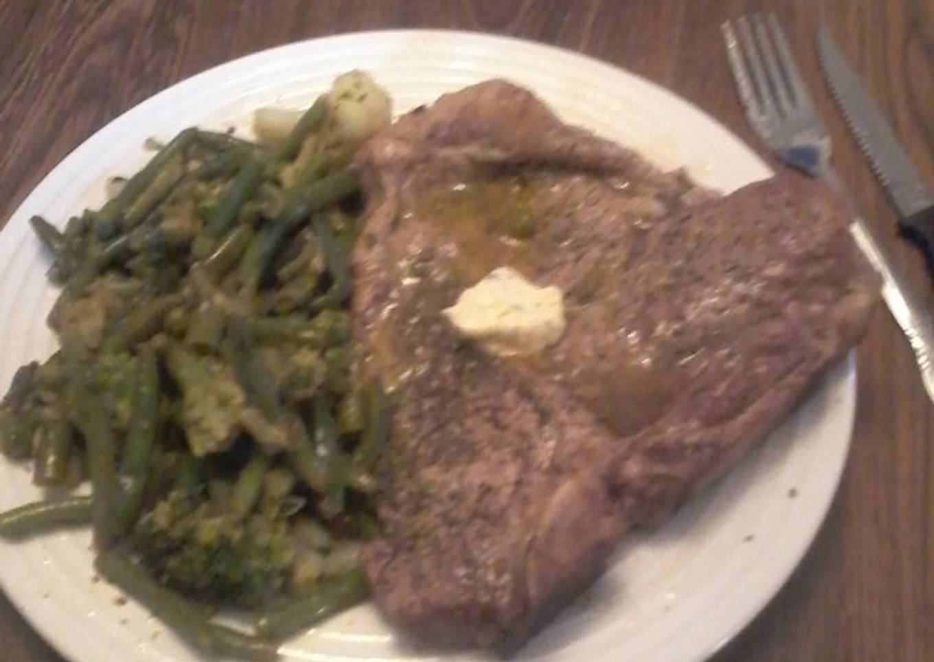 T-Bone Steak w/Lemon Herb Butter and Vegetable Medley