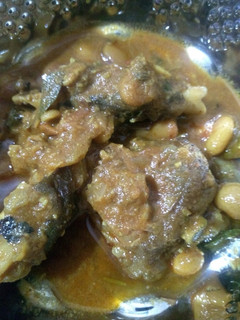 ஆட்டுக்கால் மொச்சை குழம்பு (Aattukaal mochai kulambu recipe in tamil) செய்முறை முக்கிய புகைப்படம்