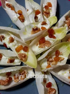 Una foto de Endivias con salsa roquefort