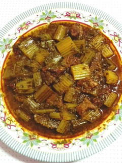 عکسی از دستور خورشت کرفس با گوشت قرمز