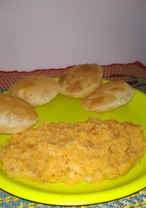 A picture of AlooKangmet with TanNgangn Puri Manipuri Style.