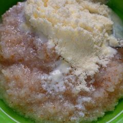 A picture of Wheat and rice granules pudding.
