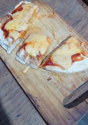 Una foto de Pizzas caseras muy ricas y grandes