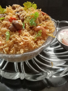 பெப்பர் மஷ்ரூம் வெஜ் புலாவ். (Pepper mushroom veg pulao recipe in tamil) செய்முறை முக்கிய புகைப்படம்