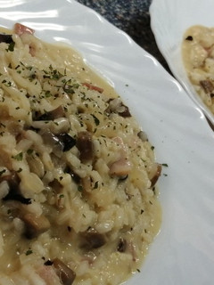 Una foto de Risotto de Champiñones 🍄 y Bacon🥓