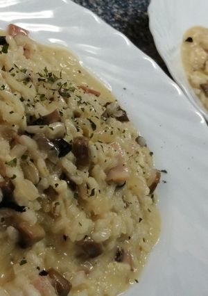 Una foto de Risotto de Champiñones 🍄 y Bacon🥓