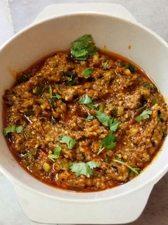 કાઠીયાવાડી સ્પે. રીંગણા નો ઓળો(Ringan no oro recipe in Gujarati) રેસીપી મુખ્ય ફોટો