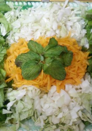 Una foto de Ensalada mixta fresca para acompañar