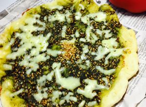 صورة لوصفة منقوشة زعتر بالموتزريلا