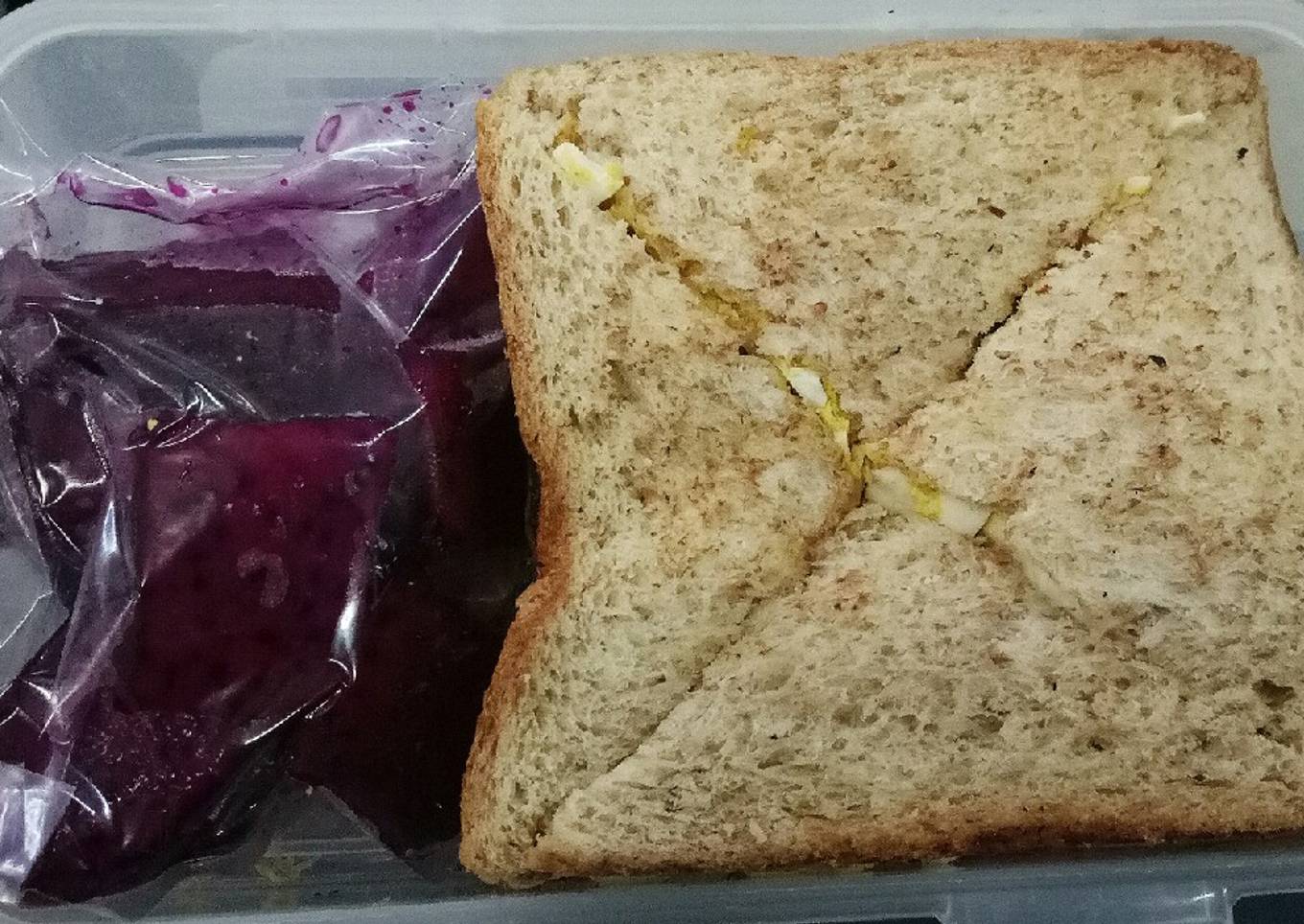 Bekal sehat (Sandwich tuna dan buah naga)