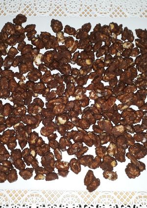 Una foto de Garrapiñada blanca bañada en chocolate