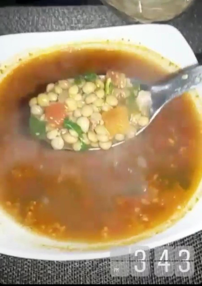 Una foto de Lentejas con chorizo y jamón 😋😋😋