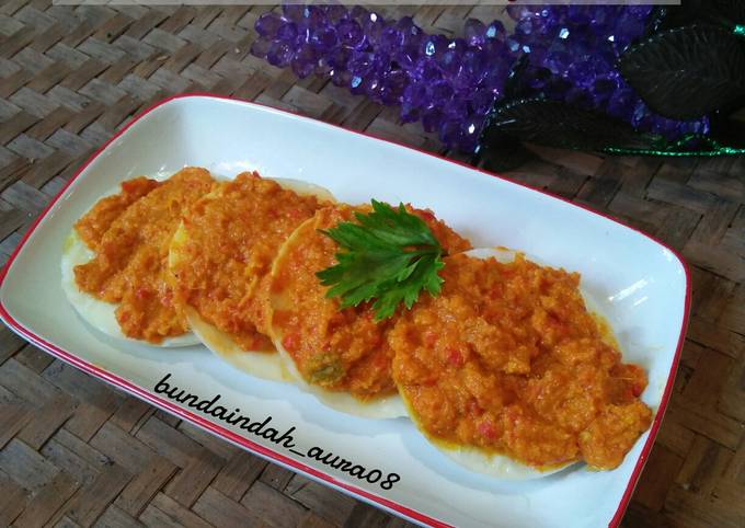 Bagaimana Menyiapkan Telur Masak Base Genep (Bali), Bisa Manjain Lidah