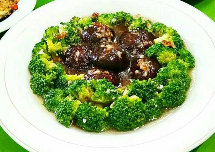 Brokoli siram saos jamur