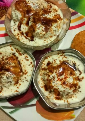 A picture of Dahi Vada.